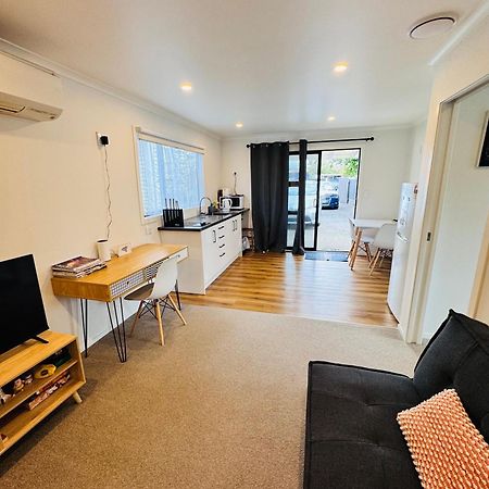 Modern 1 Bedroom Guest House Upper Hutt Extérieur photo