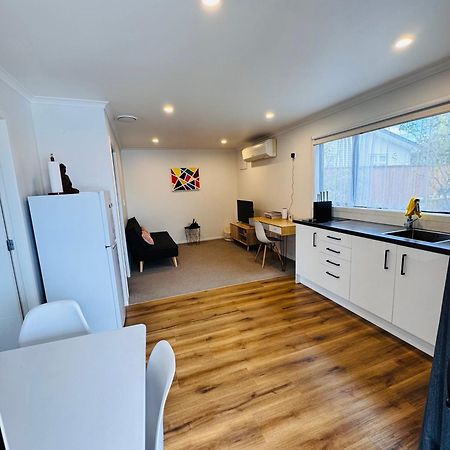Modern 1 Bedroom Guest House Upper Hutt Extérieur photo